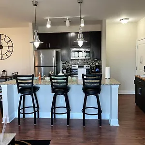  Apartment Serene **uptown** 2br/2ba United States